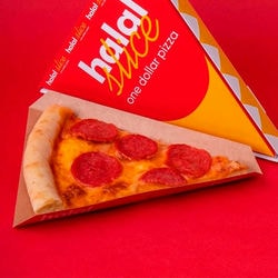 清真切片披薩片“巨大的意大利辣香腸”