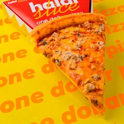 Halal Slice Pizzastück „Riesig mit Hähnchen und Pilzen“