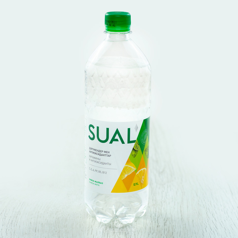 “Sual”薄荷檸檬水 0,9 公升。
