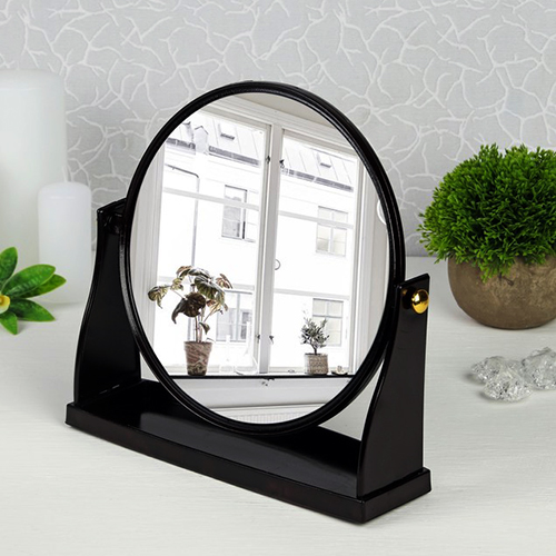 Mirror with a diameter of 15 cm.